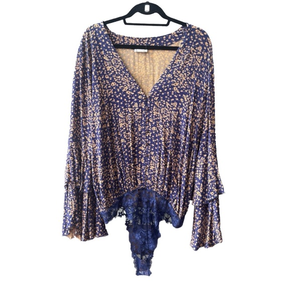 Free People NWT “Ditsy” Floral lace body suit with long bell sleeves, medium 🦋 - Picture 1 of 9